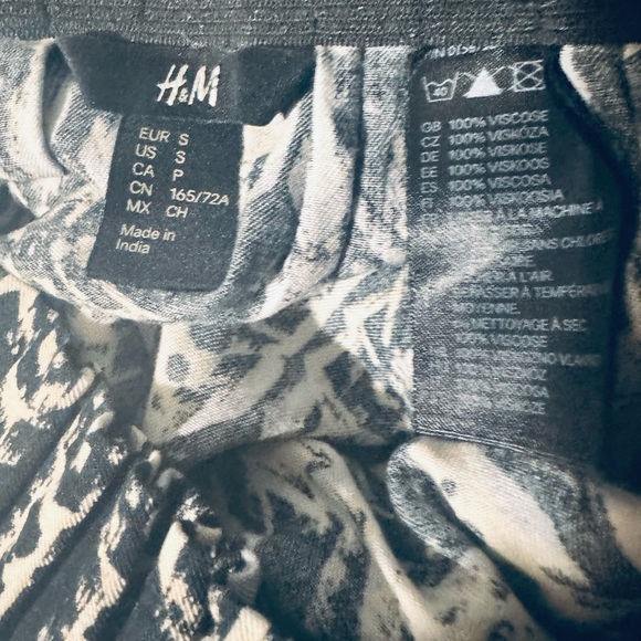 H&M Aztec Print Mini Swishy Skirt - Picture 5 of 5